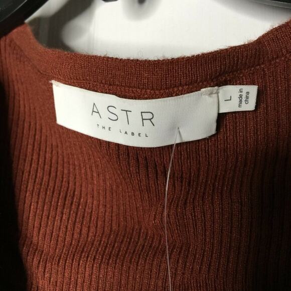 ASTR V-Neck Suki Crossover Sweater RUST Large New cozy fuzzy puff Shoulders - Picture 3 of 5